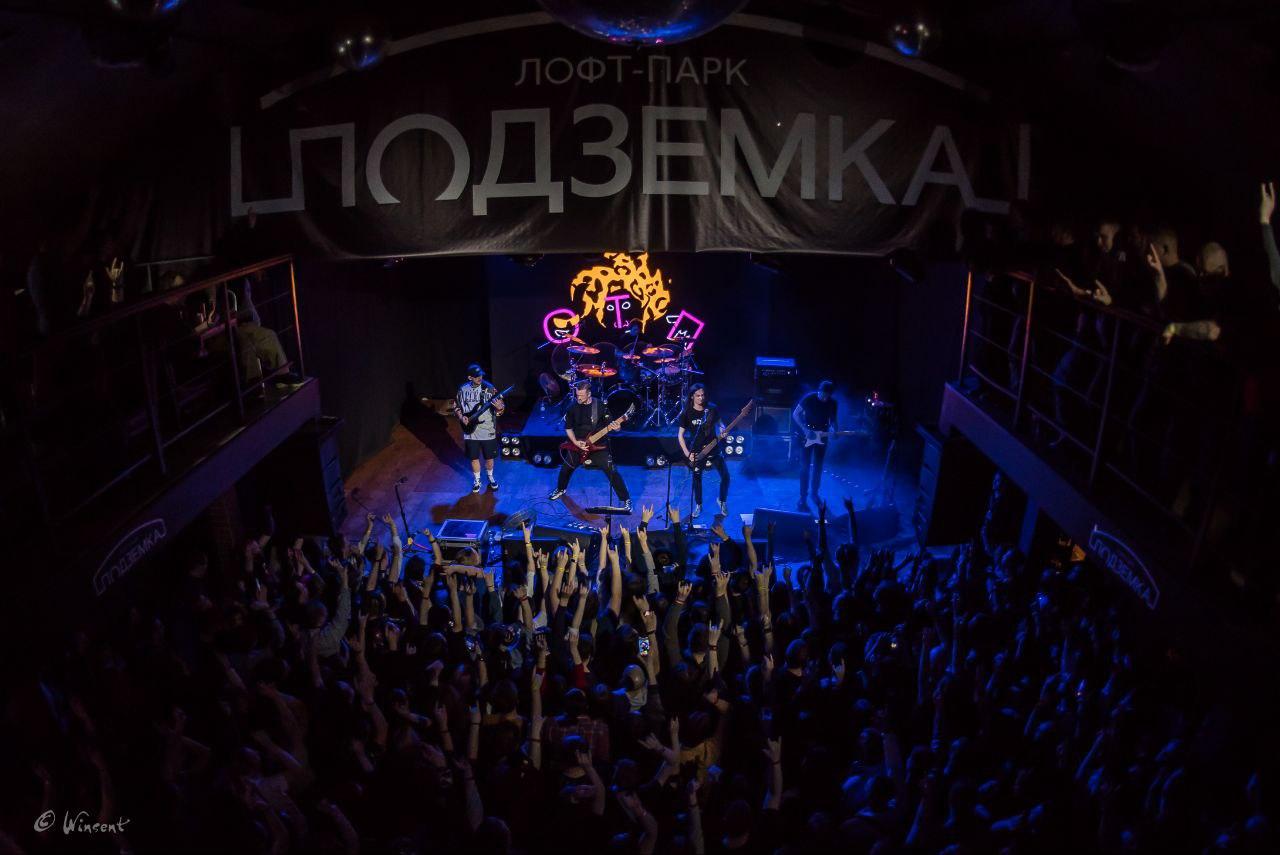 Фото Это аншлаг! Александр Пушной собрал полный зал на двухчасовом концерте в Новосибирске  — ФОТОРЕПОРТАЖ 17